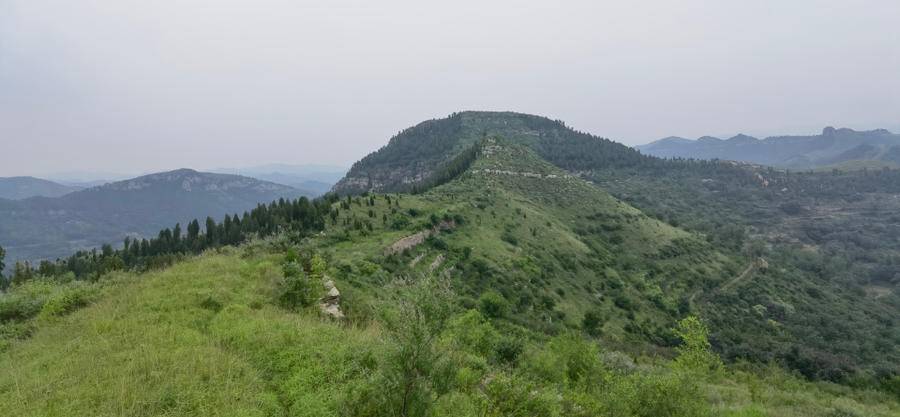 曹操峪顶,海拔600多米山脊上的齐长城,曹操在此做了什么?休闲区蓝鸢梦想 - Www.slyday.coM 曹操峪顶,海拔600多米山脊上的齐长城,曹操在此做了什么?休闲区蓝鸢梦想 - Www.slyday.coM