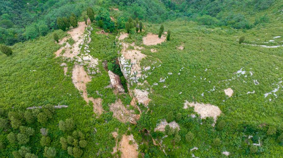 曹操峪顶,海拔600多米山脊上的齐长城,曹操在此做了什么?休闲区蓝鸢梦想 - Www.slyday.coM 曹操峪顶,海拔600多米山脊上的齐长城,曹操在此做了什么?休闲区蓝鸢梦想 - Www.slyday.coM