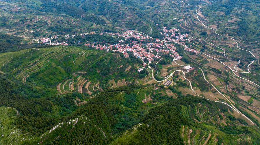 曹操峪顶,海拔600多米山脊上的齐长城,曹操在此做了什么?休闲区蓝鸢梦想 - Www.slyday.coM 曹操峪顶,海拔600多米山脊上的齐长城,曹操在此做了什么?休闲区蓝鸢梦想 - Www.slyday.coM
