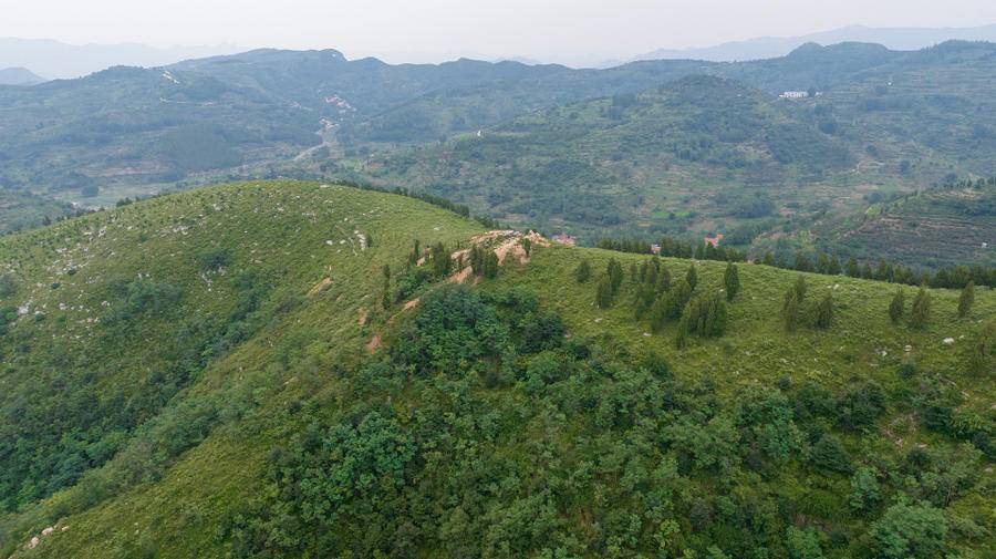 曹操峪顶,海拔600多米山脊上的齐长城,曹操在此做了什么?休闲区蓝鸢梦想 - Www.slyday.coM 曹操峪顶,海拔600多米山脊上的齐长城,曹操在此做了什么?休闲区蓝鸢梦想 - Www.slyday.coM