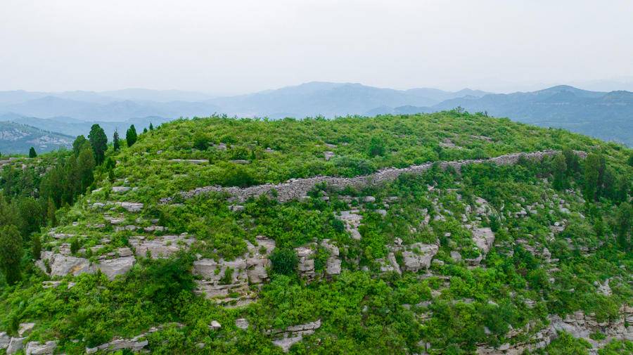 曹操峪顶,海拔600多米山脊上的齐长城,曹操在此做了什么?休闲区蓝鸢梦想 - Www.slyday.coM 曹操峪顶,海拔600多米山脊上的齐长城,曹操在此做了什么?休闲区蓝鸢梦想 - Www.slyday.coM