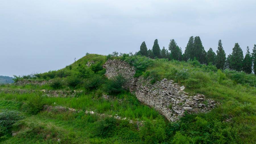 曹操峪顶,海拔600多米山脊上的齐长城,曹操在此做了什么?休闲区蓝鸢梦想 - Www.slyday.coM 曹操峪顶,海拔600多米山脊上的齐长城,曹操在此做了什么?休闲区蓝鸢梦想 - Www.slyday.coM