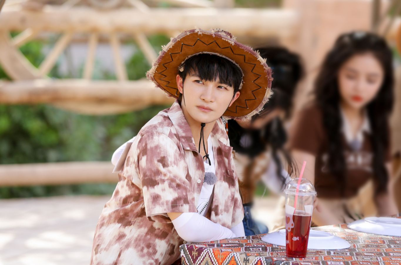 《奔跑吧》走进吐鲁番,兄弟团挑战蔡徐坤新歌舞蹈休闲区蓝鸢梦想 - Www.slyday.coM 《奔跑吧》走进吐鲁番,兄弟团挑战蔡徐坤新歌舞蹈休闲区蓝鸢梦想 - Www.slyday.coM