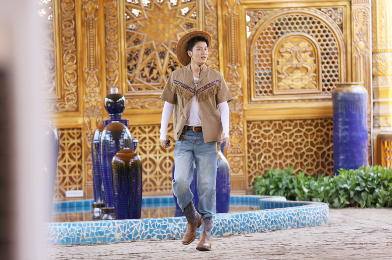 《奔跑吧》走进吐鲁番,兄弟团挑战蔡徐坤新歌舞蹈休闲区蓝鸢梦想 - Www.slyday.coM 《奔跑吧》走进吐鲁番,兄弟团挑战蔡徐坤新歌舞蹈休闲区蓝鸢梦想 - Www.slyday.coM