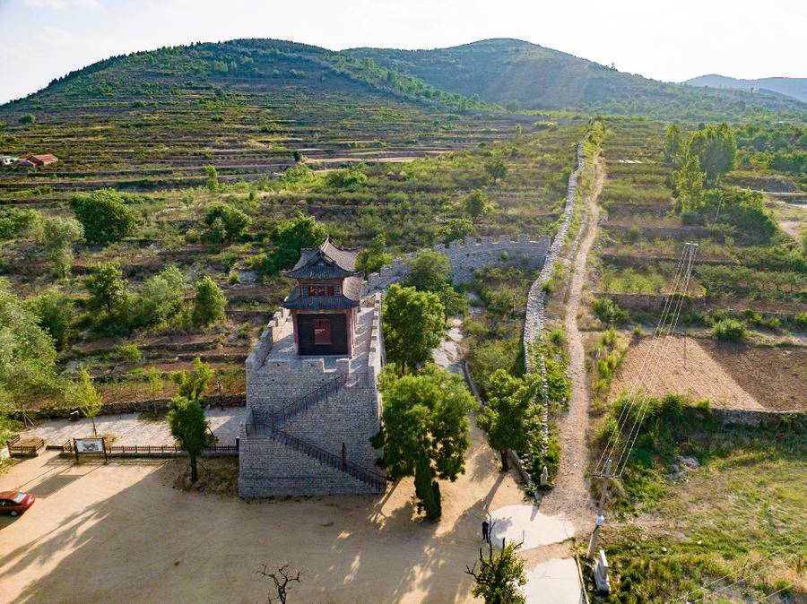 曹操峪顶,海拔600多米山脊上的齐长城,曹操在此做了什么?休闲区蓝鸢梦想 - Www.slyday.coM 曹操峪顶,海拔600多米山脊上的齐长城,曹操在此做了什么?休闲区蓝鸢梦想 - Www.slyday.coM