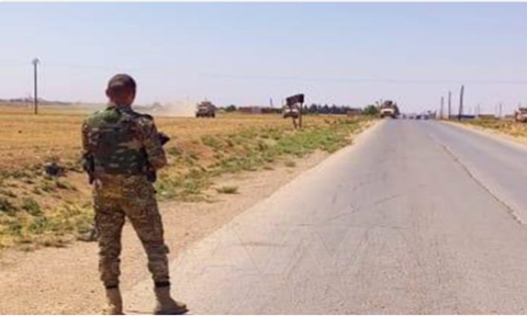 美军装甲车遭叙利亚军方拦截驱赶 曾频繁盗取叙石
