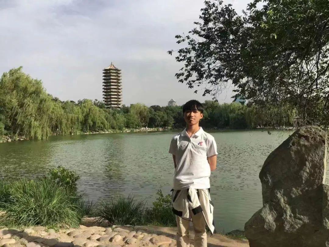 帮妈妈做保洁的男孩拿到了北京大学录取通知书,他淡定地说:“终于可以安心下来帮妈妈好好干活了”休闲区蓝鸢梦想 - Www.slyday.coM 帮妈妈做保洁的男孩拿到了北京大学录取通知书,他淡定地说:“终于可以安心下来帮妈妈好好干活了”休闲区蓝鸢梦想 - Www.slyday.coM