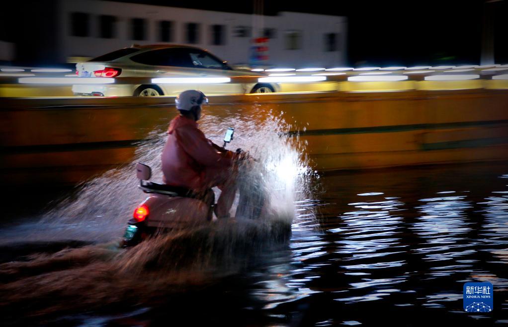 郑州发布雷暴大风黄色预警信号、暴雨黄色预警信号休闲区蓝鸢梦想 - Www.slyday.coM 郑州发布雷暴大风黄色预警信号、暴雨黄色预警信号休闲区蓝鸢梦想 - Www.slyday.coM