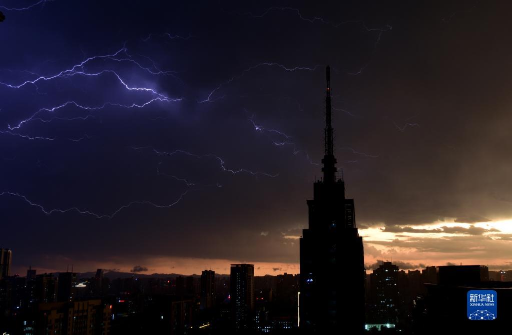 郑州发布雷暴大风黄色预警信号、暴雨黄色预警信号休闲区蓝鸢梦想 - Www.slyday.coM 郑州发布雷暴大风黄色预警信号、暴雨黄色预警信号休闲区蓝鸢梦想 - Www.slyday.coM