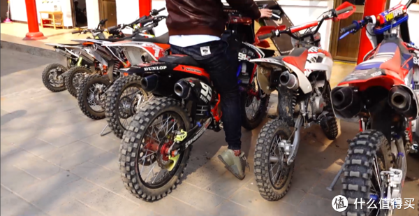 最野的男人爱玩啥?车评人为何被二年级学生吊打!休闲区蓝鸢梦想 - Www.slyday.coM 最野的男人爱玩啥?车评人为何被二年级学生吊打!休闲区蓝鸢梦想 - Www.slyday.coM