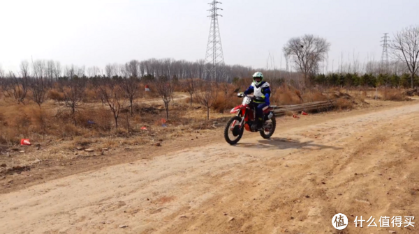 最野的男人爱玩啥?车评人为何被二年级学生吊打!休闲区蓝鸢梦想 - Www.slyday.coM 最野的男人爱玩啥?车评人为何被二年级学生吊打!休闲区蓝鸢梦想 - Www.slyday.coM