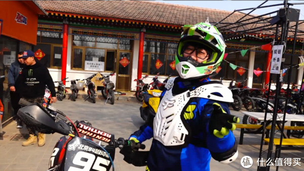 最野的男人爱玩啥?车评人为何被二年级学生吊打!休闲区蓝鸢梦想 - Www.slyday.coM 最野的男人爱玩啥?车评人为何被二年级学生吊打!休闲区蓝鸢梦想 - Www.slyday.coM