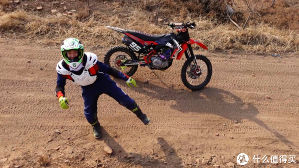 最野的男人爱玩啥?车评人为何被二年级学生吊打!休闲区蓝鸢梦想 - Www.slyday.coM 最野的男人爱玩啥?车评人为何被二年级学生吊打!休闲区蓝鸢梦想 - Www.slyday.coM