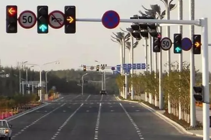 新版红绿灯没读秒,车主三天扣了12分,啥时候换回来?休闲区蓝鸢梦想 - Www.slyday.coM 新版红绿灯没读秒,车主三天扣了12分,啥时候换回来?休闲区蓝鸢梦想 - Www.slyday.coM