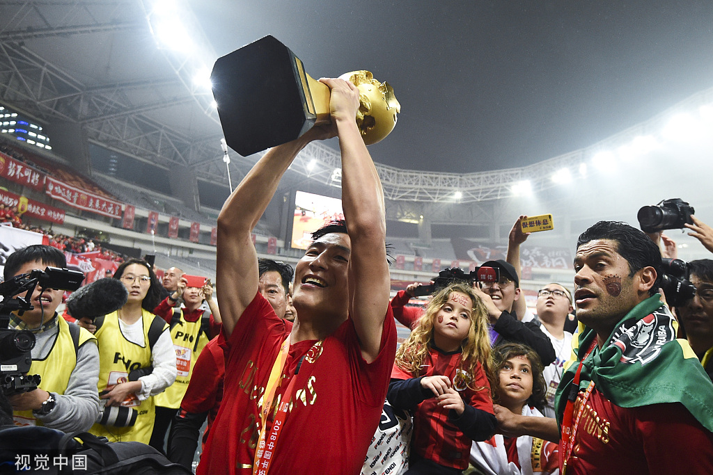 2018年，武磊为上港拿下中超冠军。