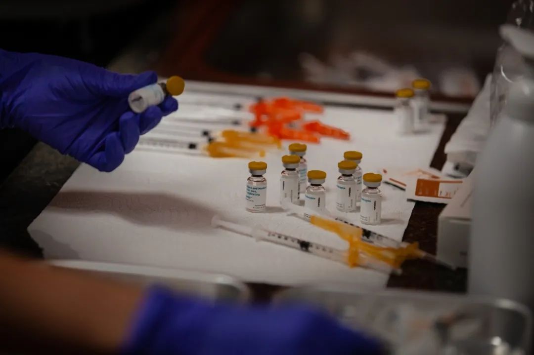 这是7月25日在美国芝加哥拍摄的猴痘疫苗。新华社 图