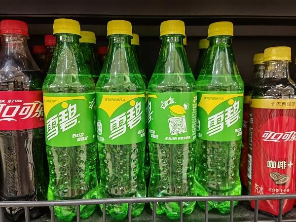 结束60多年历史,雪碧将放弃绿瓶包装 网友:又一段青春没了...休闲区蓝鸢梦想 - Www.slyday.coM 结束60多年历史,雪碧将放弃绿瓶包装 网友:又一段青春没了...休闲区蓝鸢梦想 - Www.slyday.coM