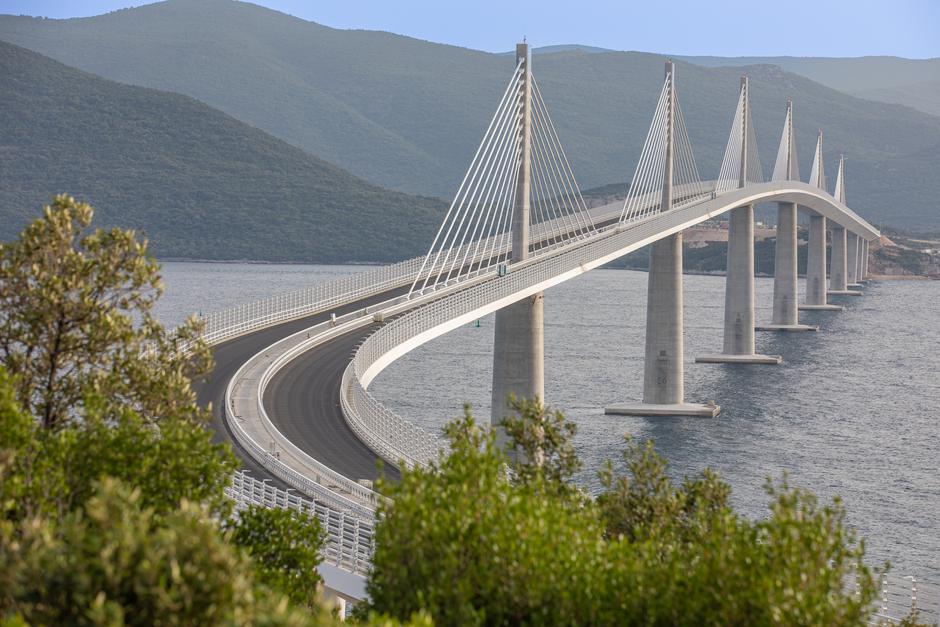 建成后的佩列沙茨大桥  图源：克罗地亚《晚报》（Večernji list）