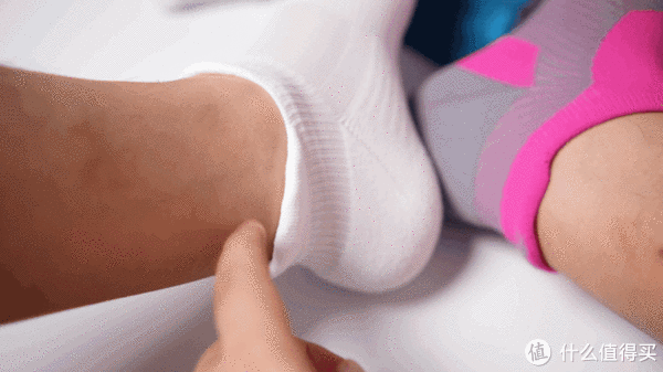 9块9的迪卡侬和上百块钱的运动袜区别到底有多大?休闲区蓝鸢梦想 - Www.slyday.coM 9块9的迪卡侬和上百块钱的运动袜区别到底有多大?休闲区蓝鸢梦想 - Www.slyday.coM