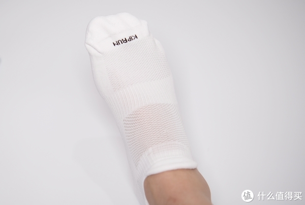 9块9的迪卡侬和上百块钱的运动袜区别到底有多大?休闲区蓝鸢梦想 - Www.slyday.coM 9块9的迪卡侬和上百块钱的运动袜区别到底有多大?休闲区蓝鸢梦想 - Www.slyday.coM