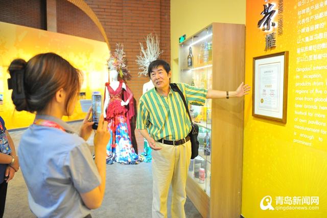 青岛国际啤酒节“百科全书”林醒愚首开直播 32届历史都在他脑子里 第1张 青岛国际啤酒节“百科全书”林醒愚首开直播 32届历史都在他脑子里 第1张