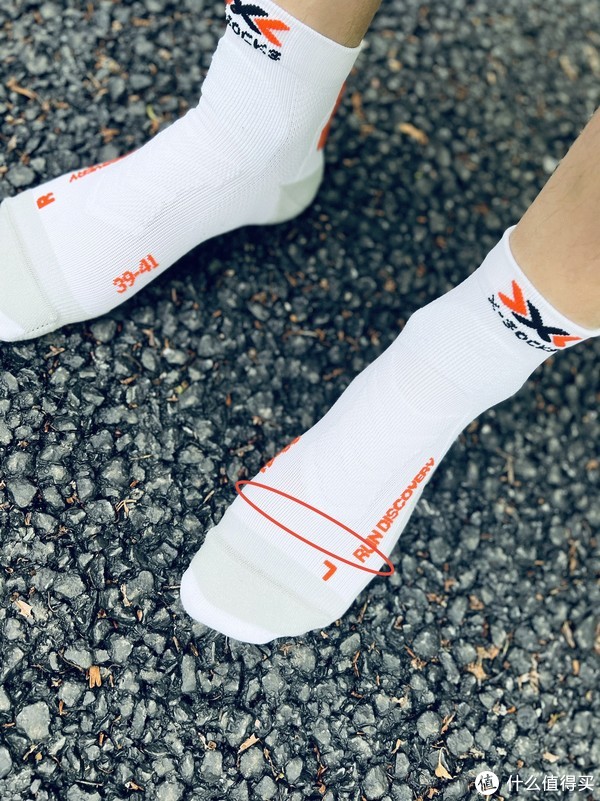 9块9的迪卡侬和上百块钱的运动袜区别到底有多大?休闲区蓝鸢梦想 - Www.slyday.coM 9块9的迪卡侬和上百块钱的运动袜区别到底有多大?休闲区蓝鸢梦想 - Www.slyday.coM