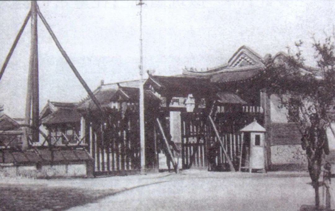 暗战、密会、搭伙……意风区百年前的邻里关系,剧本都不敢这么写!休闲区蓝鸢梦想 - Www.slyday.coM 暗战、密会、搭伙……意风区百年前的邻里关系,剧本都不敢这么写!休闲区蓝鸢梦想 - Www.slyday.coM