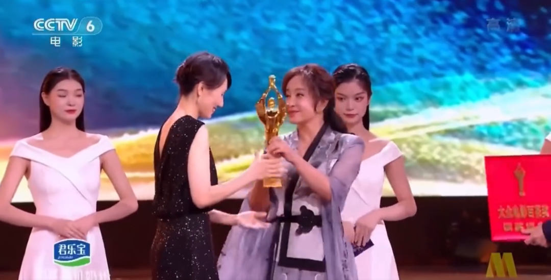 第36届大众电影百花奖闭幕式暨颁奖典礼在武汉举行 刘晓庆孙维民为最佳女主角袁泉颁奖休闲区蓝鸢梦想 - Www.slyday.coM 第36届大众电影百花奖闭幕式暨颁奖典礼在武汉举行 刘晓庆孙维民为最佳女主角袁泉颁奖休闲区蓝鸢梦想 - Www.slyday.coM