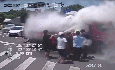 宁波街头,一群素不相识的人冲了上去!休闲区蓝鸢梦想 - Www.slyday.coM 宁波街头,一群素不相识的人冲了上去!休闲区蓝鸢梦想 - Www.slyday.coM