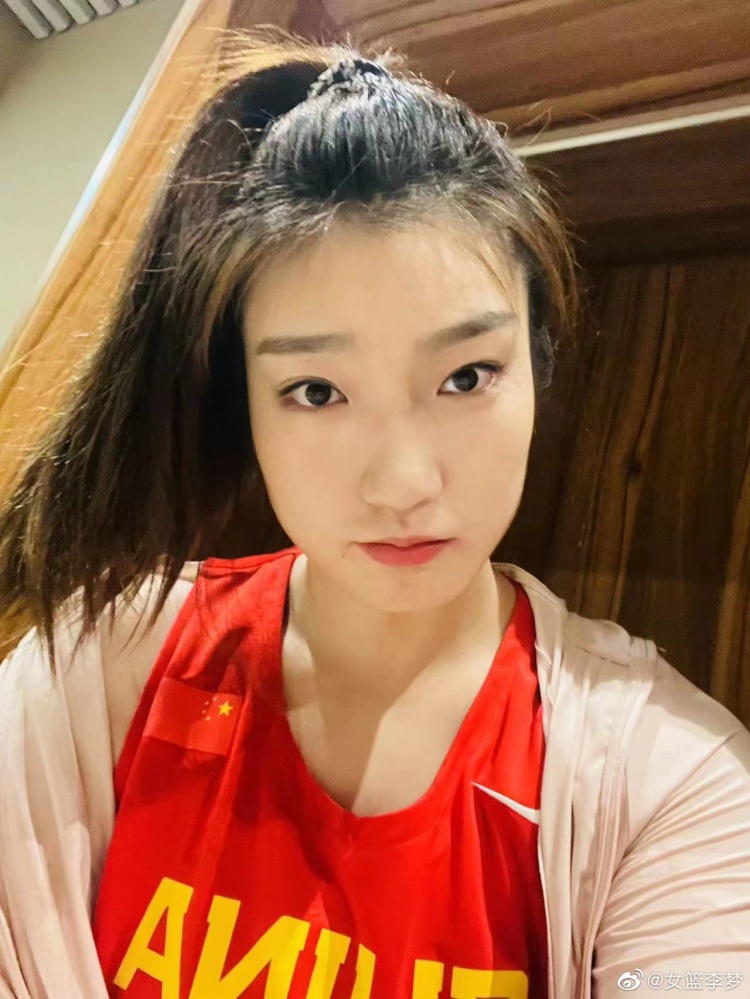 "直播吧7月31日讯 今日,中国女篮球员李梦更新个人微博告别7月.