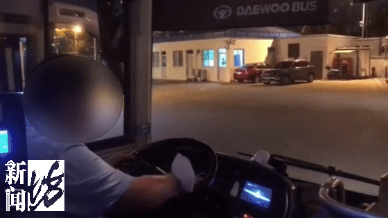 上海有未成年人夜闯停车场,私自驾驶公交车还差点撞人?警方介入调查休闲区蓝鸢梦想 - Www.slyday.coM 上海有未成年人夜闯停车场,私自驾驶公交车还差点撞人?警方介入调查休闲区蓝鸢梦想 - Www.slyday.coM