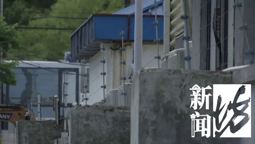 上海有未成年人夜闯停车场,私自驾驶公交车还差点撞人?警方介入调查休闲区蓝鸢梦想 - Www.slyday.coM 上海有未成年人夜闯停车场,私自驾驶公交车还差点撞人?警方介入调查休闲区蓝鸢梦想 - Www.slyday.coM