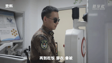 “八一勋章”获得者杜富国:雷场内外,不改英雄本色休闲区蓝鸢梦想 - Www.slyday.coM “八一勋章”获得者杜富国:雷场内外,不改英雄本色休闲区蓝鸢梦想 - Www.slyday.coM