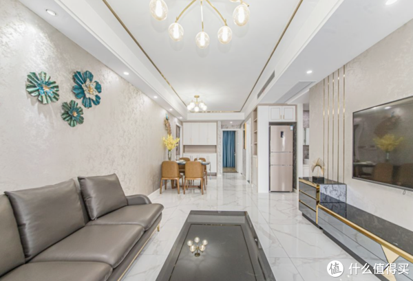 墙面装修别再用乳胶漆,学学她家全屋贴墙纸,反而更显大气上档次休闲区蓝鸢梦想 - Www.slyday.coM 墙面装修别再用乳胶漆,学学她家全屋贴墙纸,反而更显大气上档次休闲区蓝鸢梦想 - Www.slyday.coM