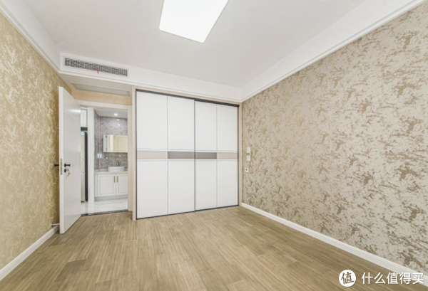 墙面装修别再用乳胶漆,学学她家全屋贴墙纸,反而更显大气上档次休闲区蓝鸢梦想 - Www.slyday.coM 墙面装修别再用乳胶漆,学学她家全屋贴墙纸,反而更显大气上档次休闲区蓝鸢梦想 - Www.slyday.coM