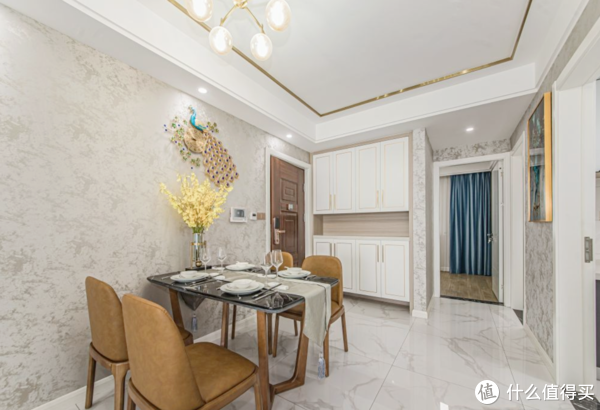 墙面装修别再用乳胶漆,学学她家全屋贴墙纸,反而更显大气上档次休闲区蓝鸢梦想 - Www.slyday.coM 墙面装修别再用乳胶漆,学学她家全屋贴墙纸,反而更显大气上档次休闲区蓝鸢梦想 - Www.slyday.coM