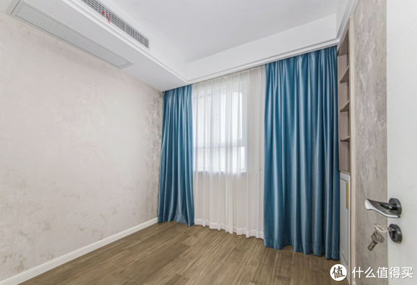 墙面装修别再用乳胶漆,学学她家全屋贴墙纸,反而更显大气上档次休闲区蓝鸢梦想 - Www.slyday.coM 墙面装修别再用乳胶漆,学学她家全屋贴墙纸,反而更显大气上档次休闲区蓝鸢梦想 - Www.slyday.coM