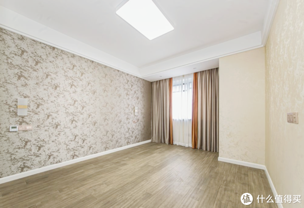 墙面装修别再用乳胶漆,学学她家全屋贴墙纸,反而更显大气上档次休闲区蓝鸢梦想 - Www.slyday.coM 墙面装修别再用乳胶漆,学学她家全屋贴墙纸,反而更显大气上档次休闲区蓝鸢梦想 - Www.slyday.coM