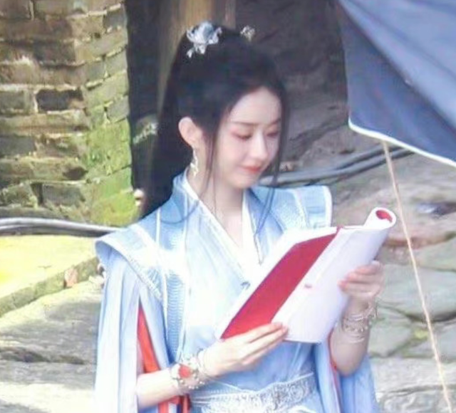 杨幂《狐妖》新路透曝光,造型过分网游风,网友称好像唐雪见休闲区蓝鸢梦想 - Www.slyday.coM 杨幂《狐妖》新路透曝光,造型过分网游风,网友称好像唐雪见休闲区蓝鸢梦想 - Www.slyday.coM