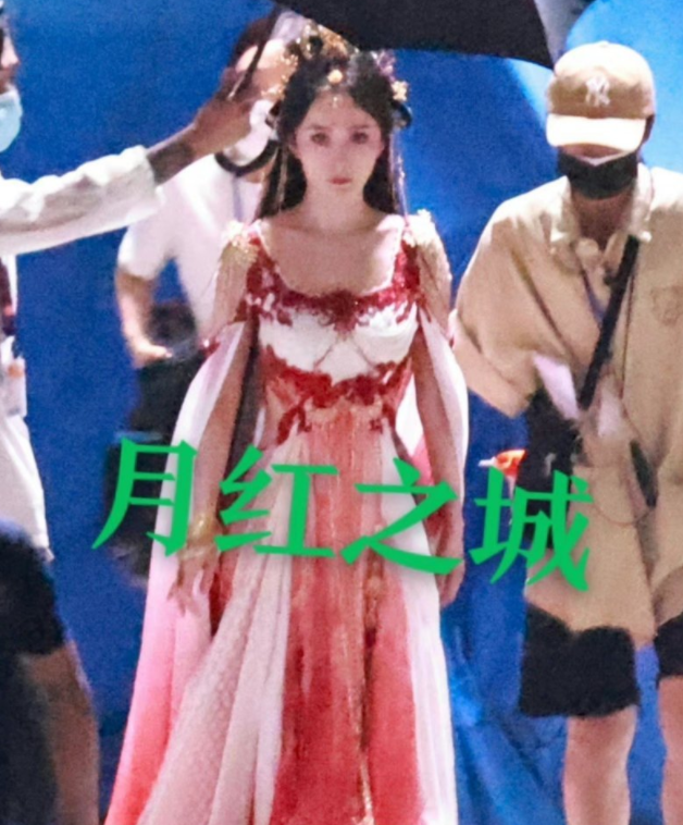 杨幂《狐妖》新路透曝光,造型过分网游风,网友称好像唐雪见休闲区蓝鸢梦想 - Www.slyday.coM 杨幂《狐妖》新路透曝光,造型过分网游风,网友称好像唐雪见休闲区蓝鸢梦想 - Www.slyday.coM