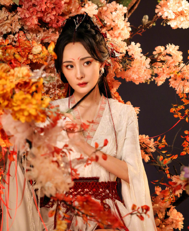 杨幂《狐妖》新路透曝光,造型过分网游风,网友称好像唐雪见休闲区蓝鸢梦想 - Www.slyday.coM 杨幂《狐妖》新路透曝光,造型过分网游风,网友称好像唐雪见休闲区蓝鸢梦想 - Www.slyday.coM