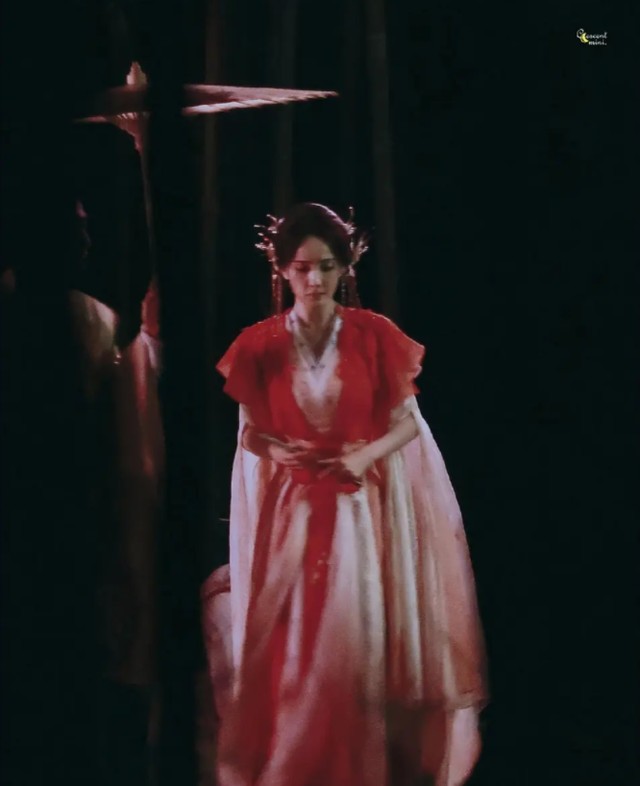 杨幂《狐妖》新路透曝光,造型过分网游风,网友称好像唐雪见休闲区蓝鸢梦想 - Www.slyday.coM 杨幂《狐妖》新路透曝光,造型过分网游风,网友称好像唐雪见休闲区蓝鸢梦想 - Www.slyday.coM