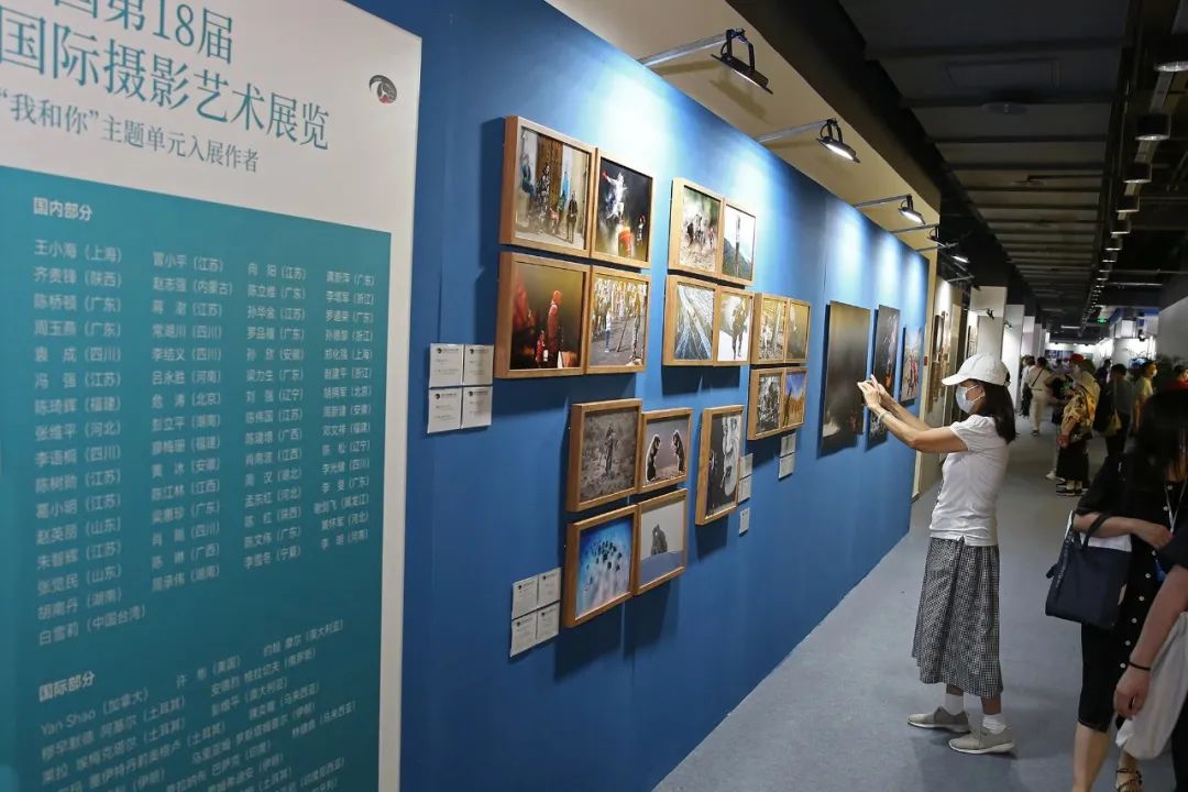 “我和你”主题单元展墙。张双双 摄