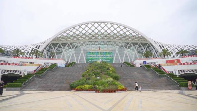 第23届昆明国际车展 2022款黑弹、长城炮拖挂版……