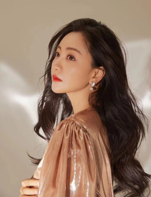 《大山的女儿》在央视热播,好评如潮!剧中黄文秀饰演者杨蓉讲述幕后故事休闲区蓝鸢梦想 - Www.slyday.coM 《大山的女儿》在央视热播,好评如潮!剧中黄文秀饰演者杨蓉讲述幕后故事休闲区蓝鸢梦想 - Www.slyday.coM