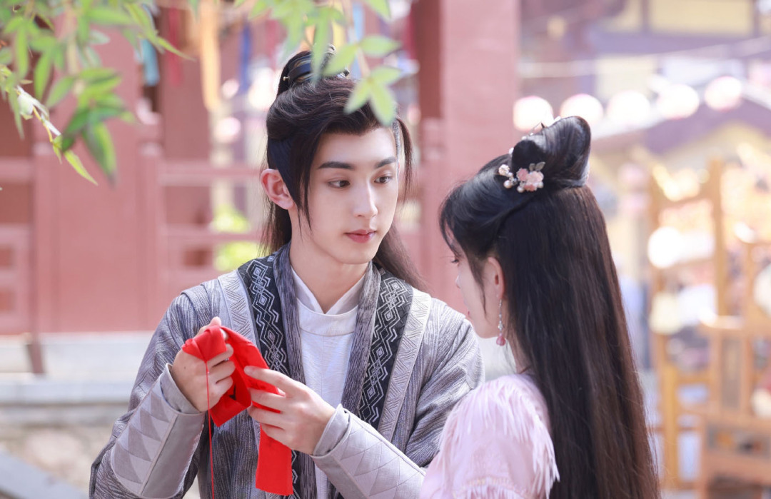 鞠婧祎郭俊辰《花戎》七夕花絮惹热议,原声台词好可怕