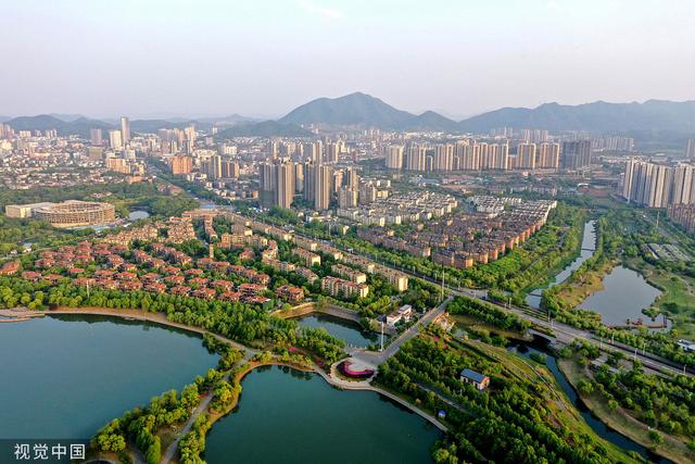 2022年4月19日,安徽省铜陵市黑砂河下游及环天井湖景观。 视觉中国 资料图