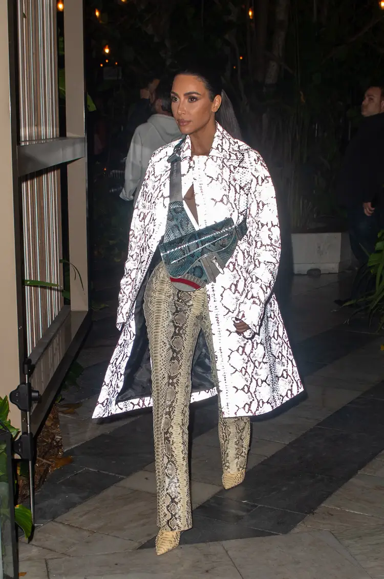 因为借衣服不还,Kanye成了老赖休闲区蓝鸢梦想 - Www.slyday.coM 因为借衣服不还,Kanye成了老赖休闲区蓝鸢梦想 - Www.slyday.coM