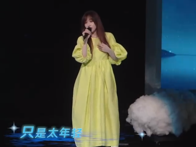 众星现身七夕晚会,王心凌红发黄裙走公主风,宋轶蕾丝透视装惊艳 众星现身七夕晚会,王心凌红发黄裙走公主风,宋轶蕾丝透视装惊艳