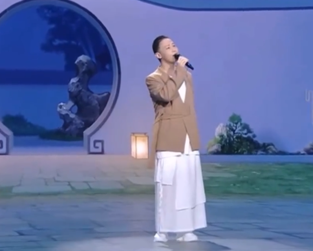 众星现身七夕晚会,王心凌红发黄裙走公主风,宋轶蕾丝透视装惊艳 众星现身七夕晚会,王心凌红发黄裙走公主风,宋轶蕾丝透视装惊艳